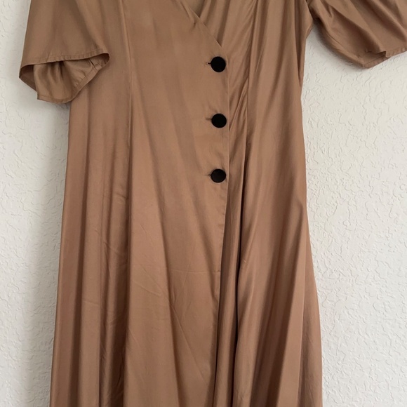 Dress - Picture 10 of 10